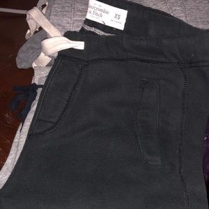 Men’s Abercrombie joggers-XS-Black